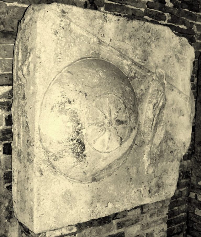 Lapide-funeraria-macedone-rinvenuta-in-S.-Marco-a-Venezia.jpg